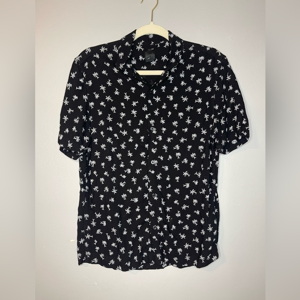 Small black button down H&M short sleeve shirt with palm trees
